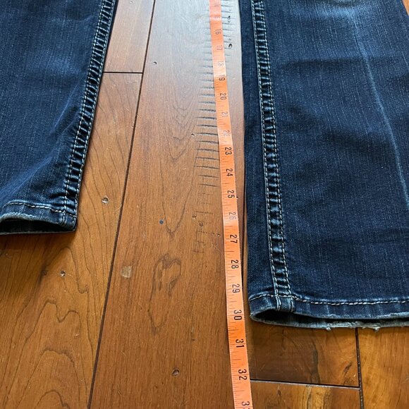 Silver Women's Jeans Suki Surplus 33x30 Bootcut Distressed Dark Wash Mid Rise - Picture 10 of 12